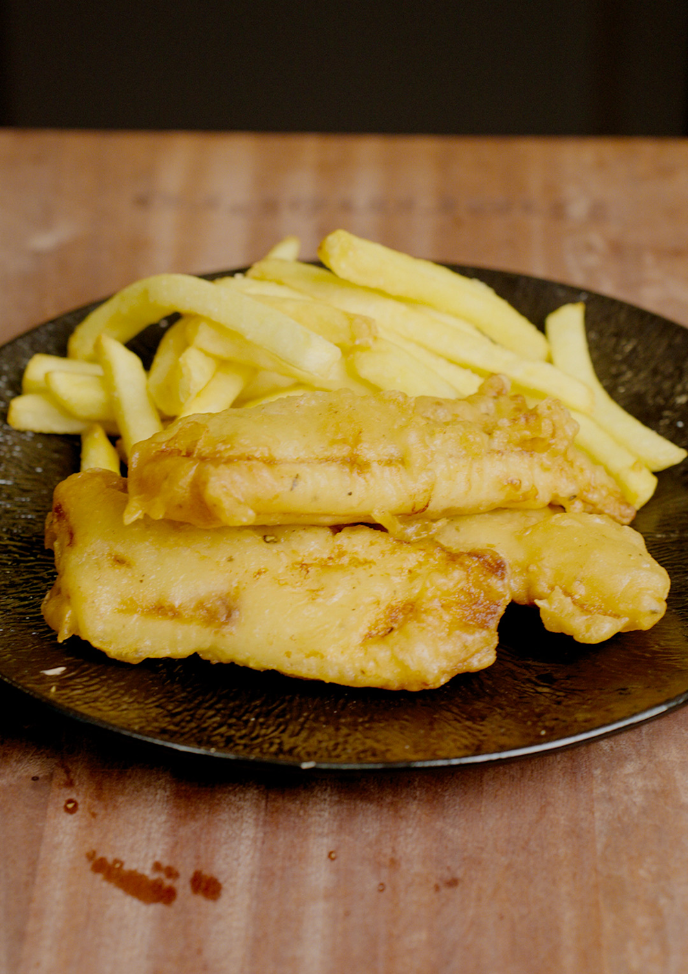 Poisson pané à la bière et frites 