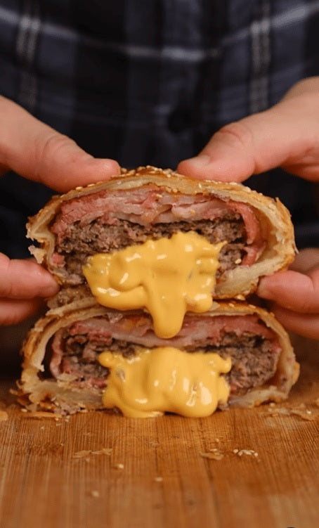 Mini hamburguesas Wellington con queso y tocino