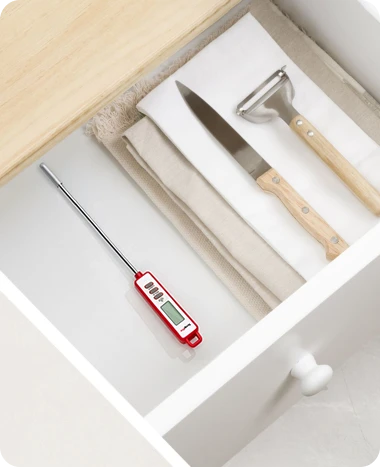 Thermomètre à viande instantané TempPro TP01AW — Sonde longue de 5,3 po, blanc · Édition magasin